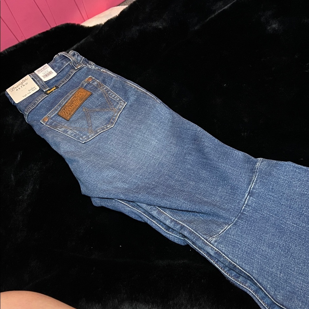 Wrangler Bailey High Rise Flares - Picture 6 of 8